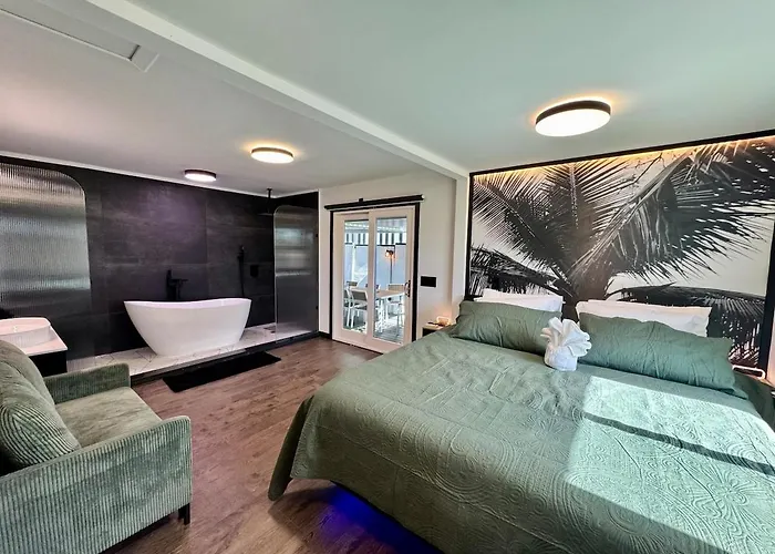 Luxury With Private *