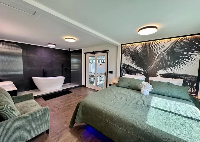 Luxury With Private *