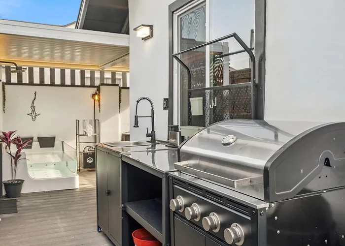 Luxury With Private Phoenix